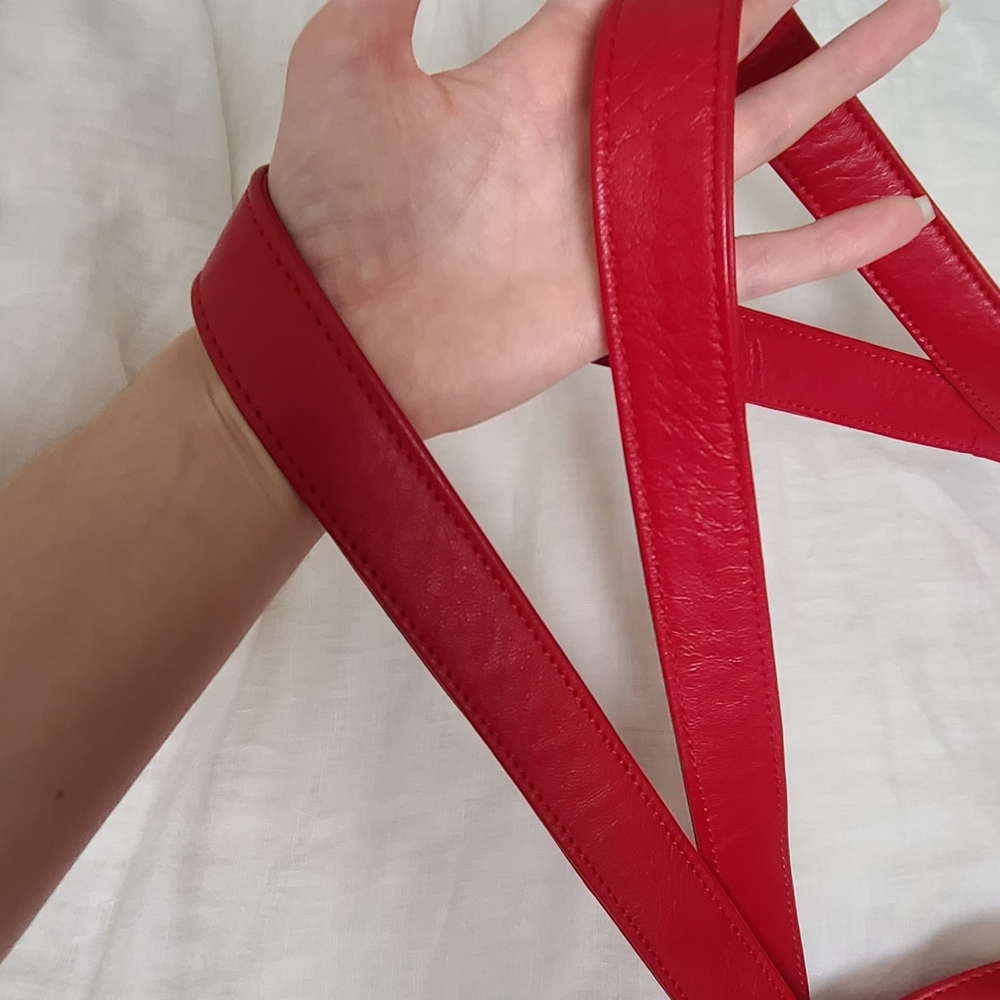 OVERSIZED LAMB LEATHER STATEMENT TOTE IN TOMATO RED - Picture 4 of 16